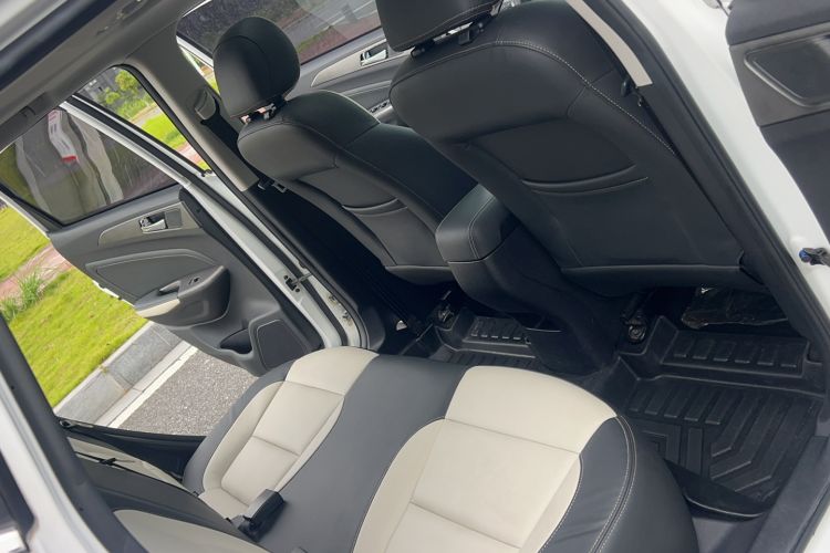 Used CHANGAN CS35 2017 1.6L Automatic Luxury Model Interior 6