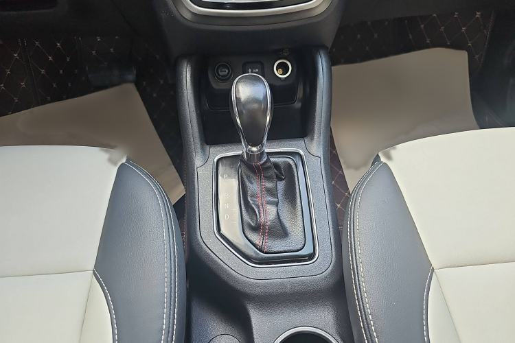 Used CHANGAN CS35 2017 1.6L Automatic Luxury Model Interior 6