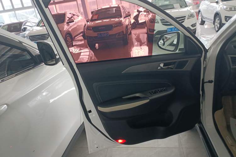 Used CHANGAN CS35 2017 1.6L Automatic Luxury Model Interior 7