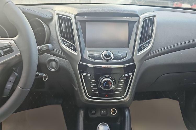 Used CHANGAN CS35 2017 1.6L Automatic Luxury Model Interior 7
