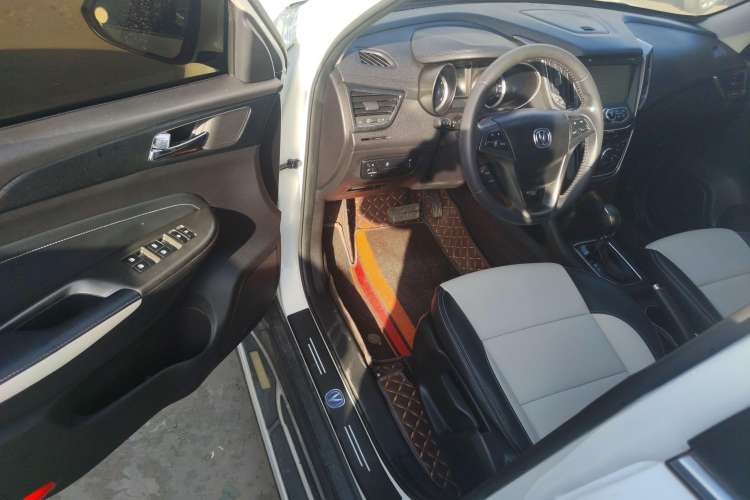 Used CHANGAN CS35 2017 1.6L Automatic Luxury Model Interior 8