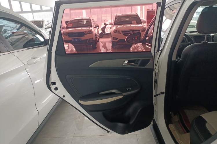 Used CHANGAN CS35 2017 1.6L Automatic Luxury Model Interior 8