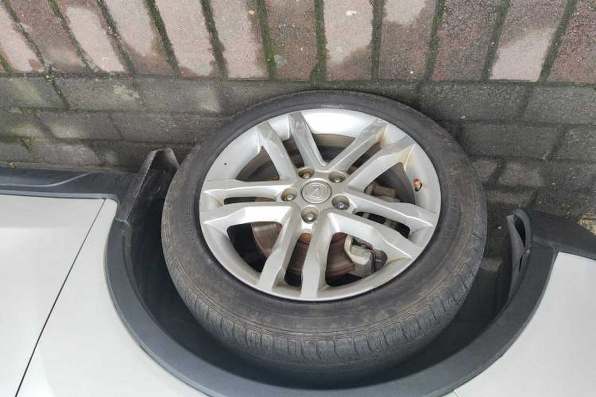 Used CHANGAN CS35 2017 1.6L Automatic Luxury Model Left Front Wheel Hub