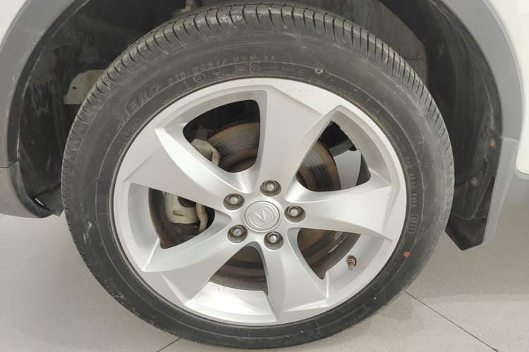 Used CHANGAN CS35 2017 1.6L Manual Luxury Model Left Front Wheel Hub