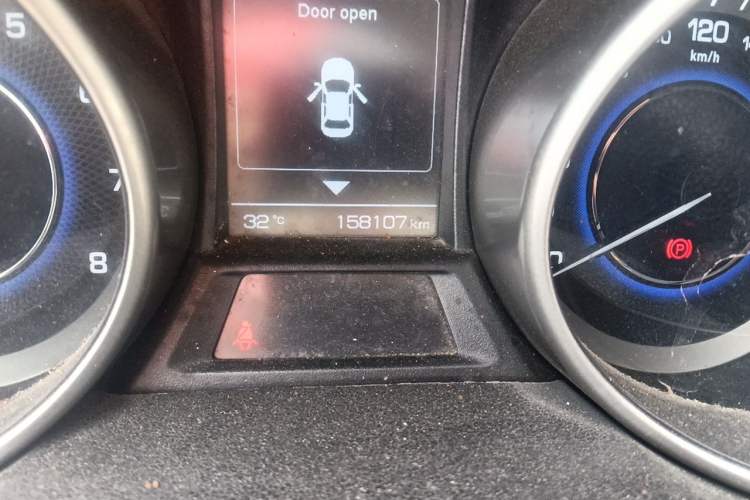 Used CHANGAN CS35 2017 1.6L Automatic Luxury Model Odometer Close Up