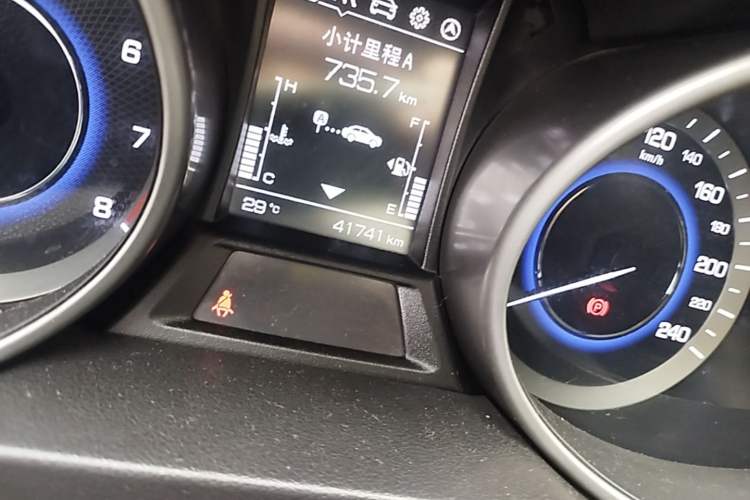 Used CHANGAN CS35 2017 1.6L Automatic Luxury Model Odometer Close Up