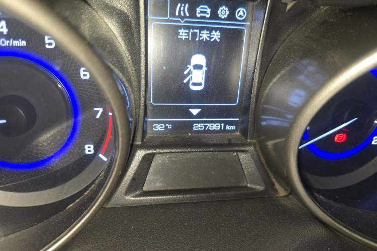 Used CHANGAN CS35 2017 1.6L Manual Luxury Model Odometer Close Up