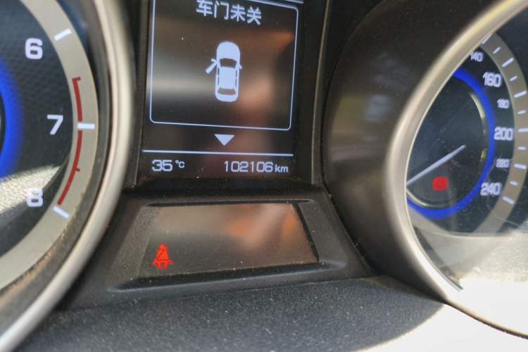 Used CHANGAN CS35 2017 1.6L Automatic Luxury Model Odometer Close Up