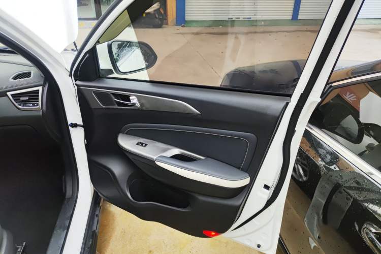 Used CHANGAN CS35 2017 1.6L Automatic Luxury Model Right Front Door Interior