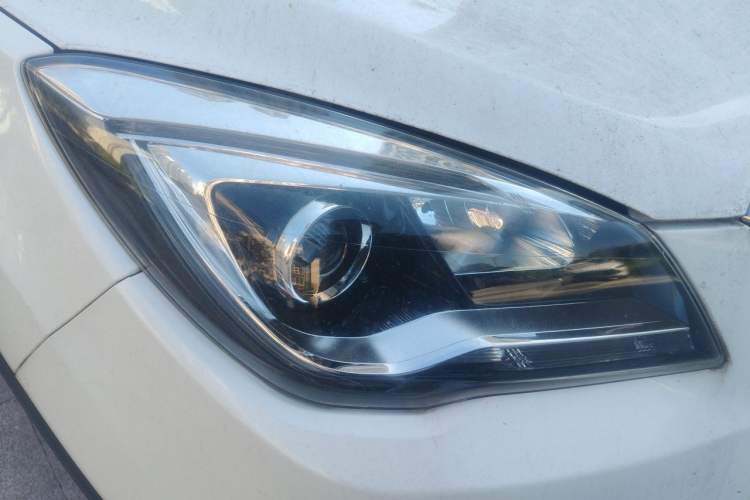 Used CHANGAN CS35 2017 1.6L Manual Comfort Model Right Front Headlight