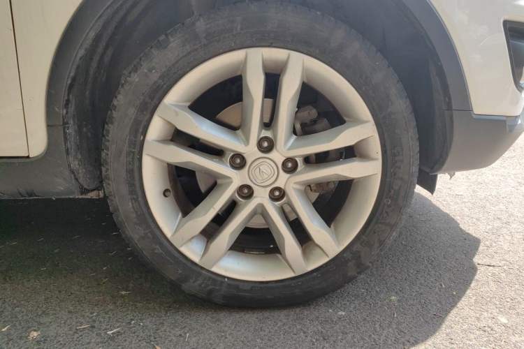 Used CHANGAN CS35 2017 1.6L Manual Luxury Model Right Front Wheel Hub