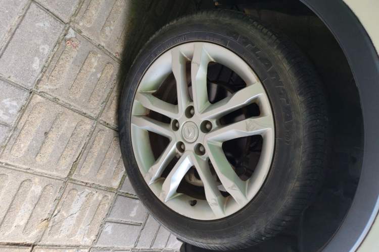 Used CHANGAN CS35 2017 1.6L Manual Luxury Model Right Front Wheel Hub