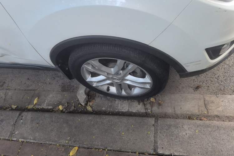 Used CHANGAN CS35 2017 1.6L Manual Luxury Model Right Front Wheel Hub