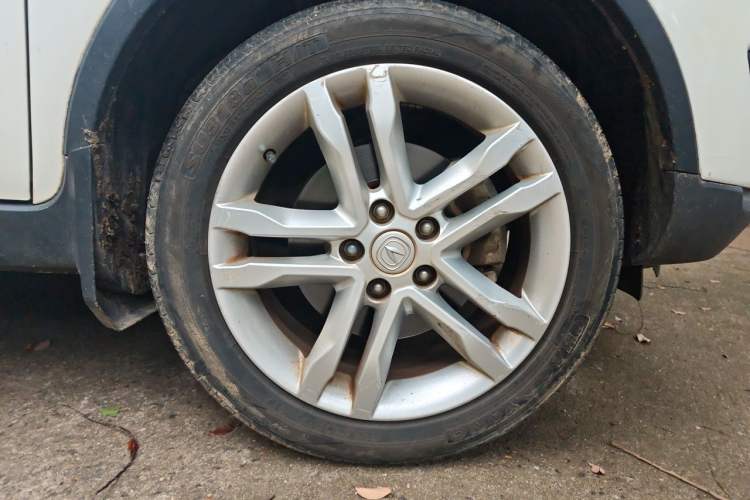 Used CHANGAN CS35 2017 1.6L Manual Luxury Model Right Front Wheel Hub