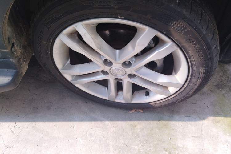 Used CHANGAN CS35 2017 1.6L Manual Luxury Model Right Front Wheel Hub