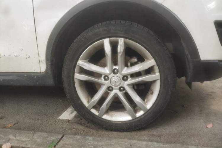 Used CHANGAN CS35 2017 1.6L Manual Luxury Model Right Front Wheel Hub