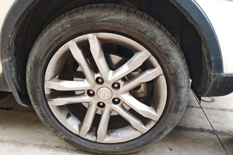 Used CHANGAN CS35 2017 1.6L Manual Luxury Model Right Front Wheel Hub