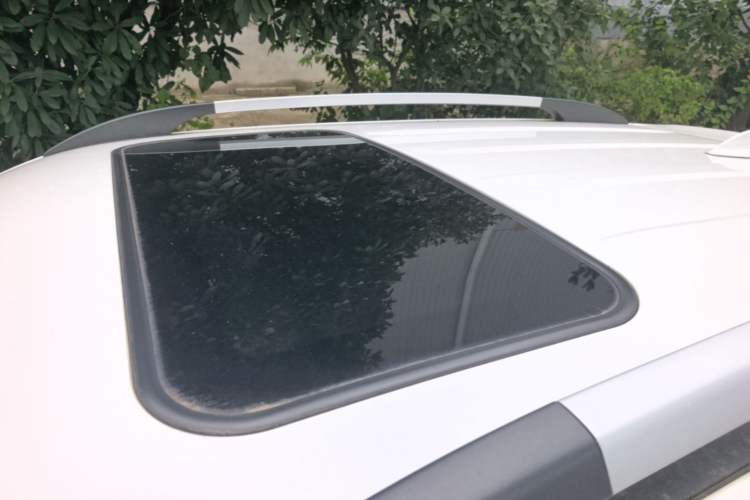 Used CHANGAN CS35 2017 1.6L Manual Luxury Model Roof
