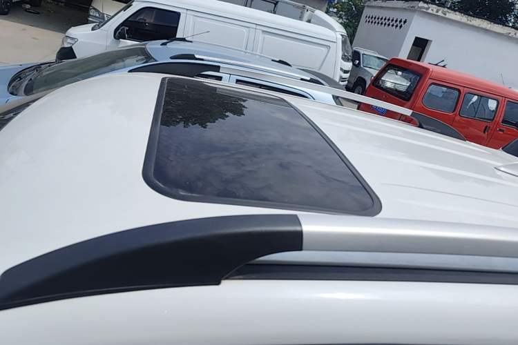 Used CHANGAN CS35 2017 1.6L Manual Luxury Model Roof