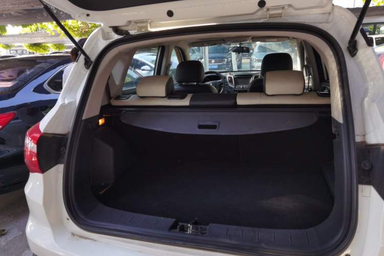 Used CHANGAN CS35 2017 1.6L Manual Luxury Model Trunk