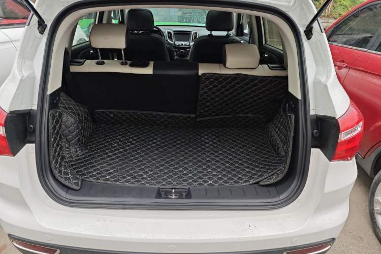 Used CHANGAN CS35 2017 1.6L Manual Luxury Model Trunk