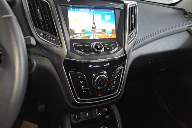 Used CHANGAN CS35 2017 1.6L Automatic Luxury Model Audio And AC Panel