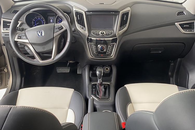Used CHANGAN CS35 2017 1.6L Automatic Luxury Model Center Console