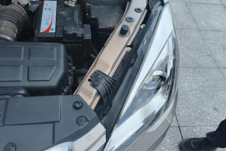 Used CHANGAN CS35 2017 1.6L Manual Luxury Model Engine Bay Left