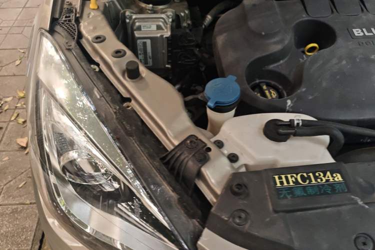 Used CHANGAN CS35 2017 1.6L Automatic Luxury Model Engine Bay Right
