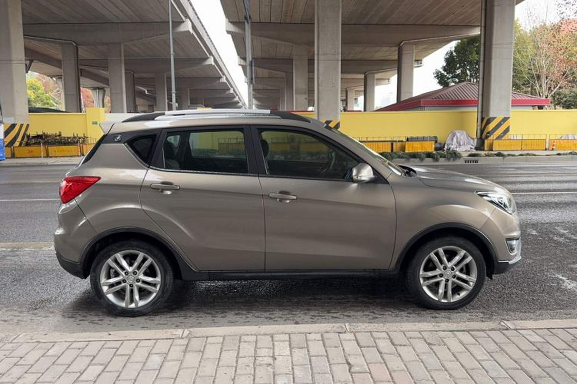 Used CHANGAN CS35 2017 1.6L Automatic Luxury Model Exterior 2