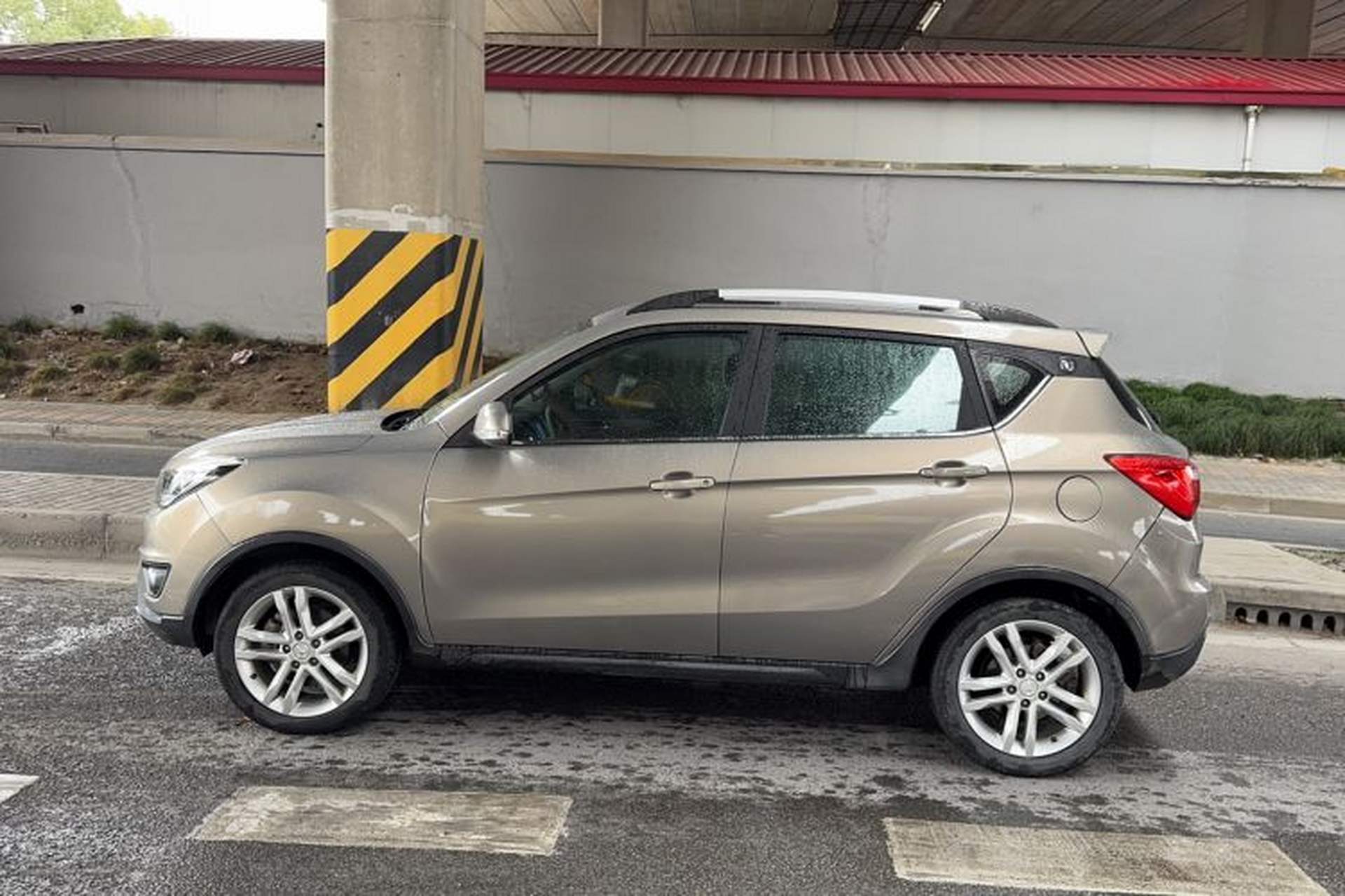Used CHANGAN CS35 2017 1.6L Automatic Luxury Model Exterior 5