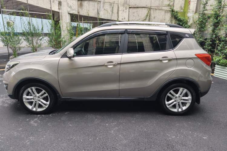 Used CHANGAN CS35 2017 1.6L Manual Luxury Model Exterior 6