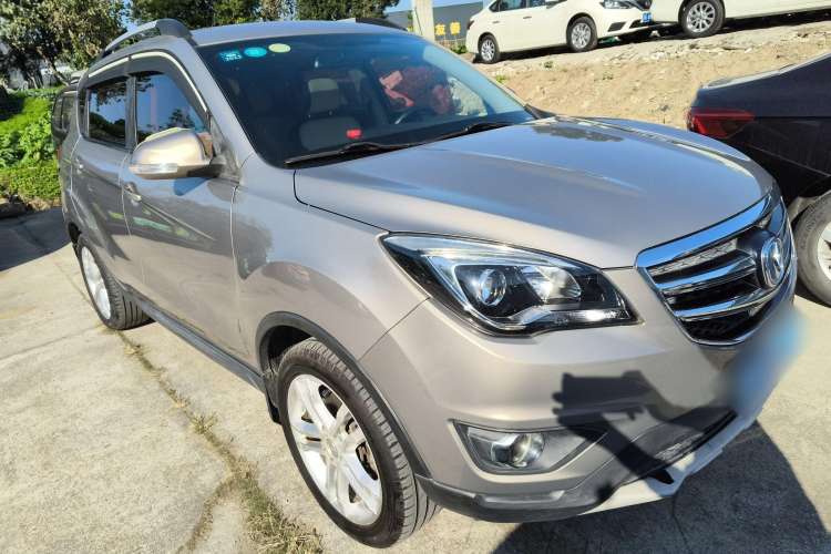 Used CHANGAN CS35 2017 1.6L Manual Luxury Model Front Right 45 Deg