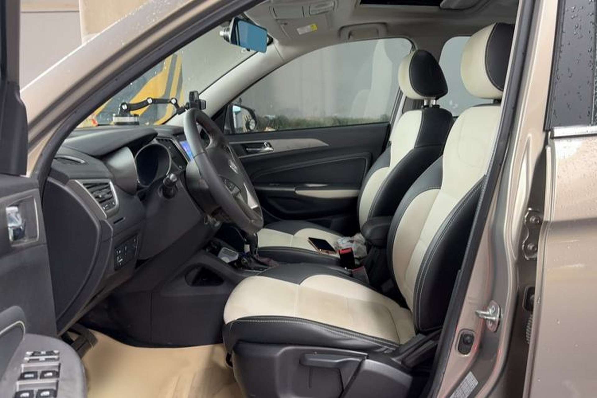 Used CHANGAN CS35 2017 1.6L Automatic Luxury Model Interior 2