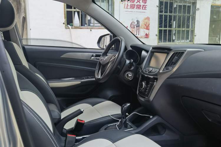Used CHANGAN CS35 2017 1.6L Automatic Luxury Model Interior 2