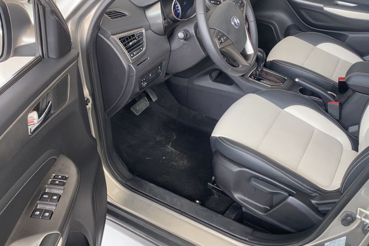 Used CHANGAN CS35 2017 1.6L Automatic Luxury Model Interior 2