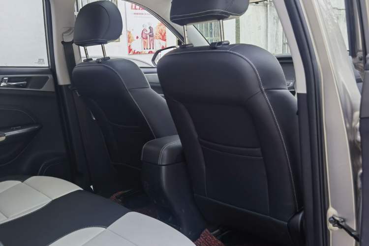 Used CHANGAN CS35 2017 1.6L Automatic Luxury Model Interior 3