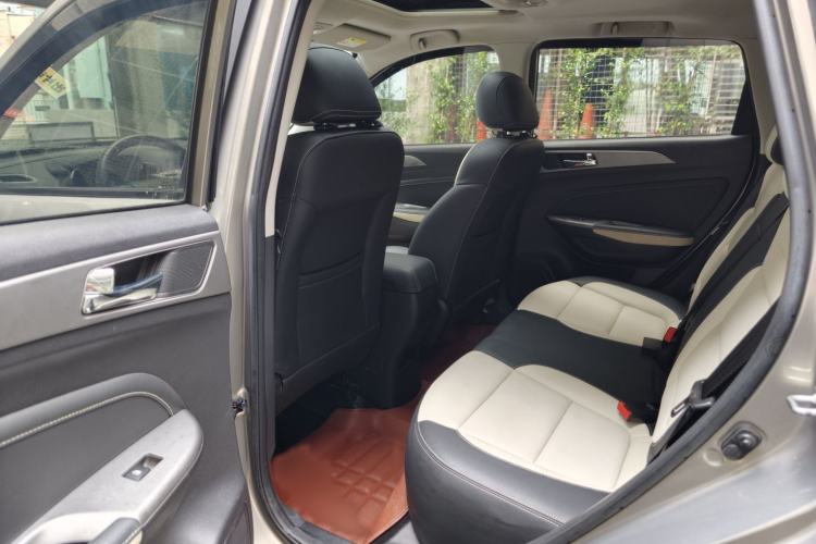 Used CHANGAN CS35 2017 1.6L Manual Luxury Model Interior 3
