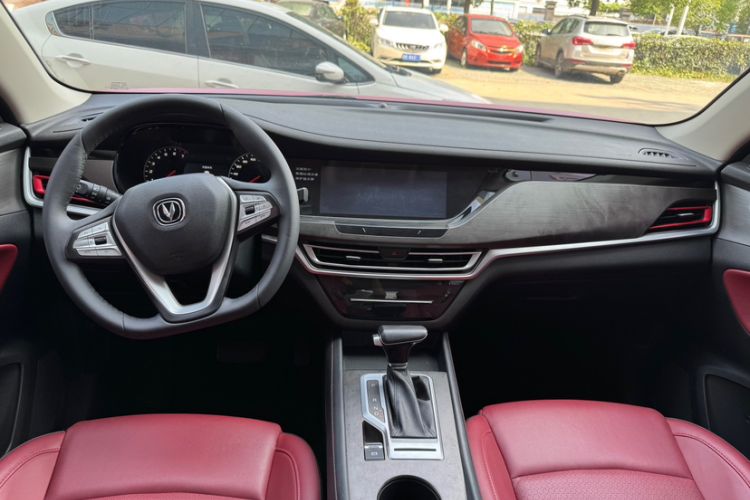 Used CHANGAN CS35PLUS 2019 1.4T DCT Chuanlian Blue Whale Edition Interior 1