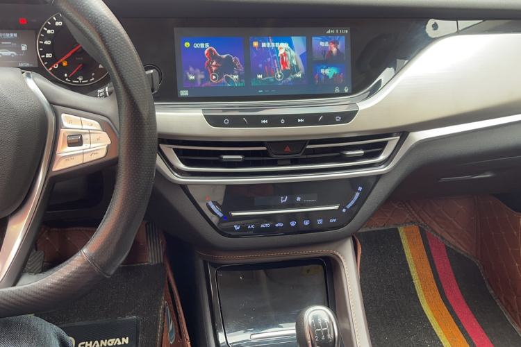 Used CHANGAN CS35PLUS 2018 1.6L Manual Cool Edition China V Standard Audio And AC Panel