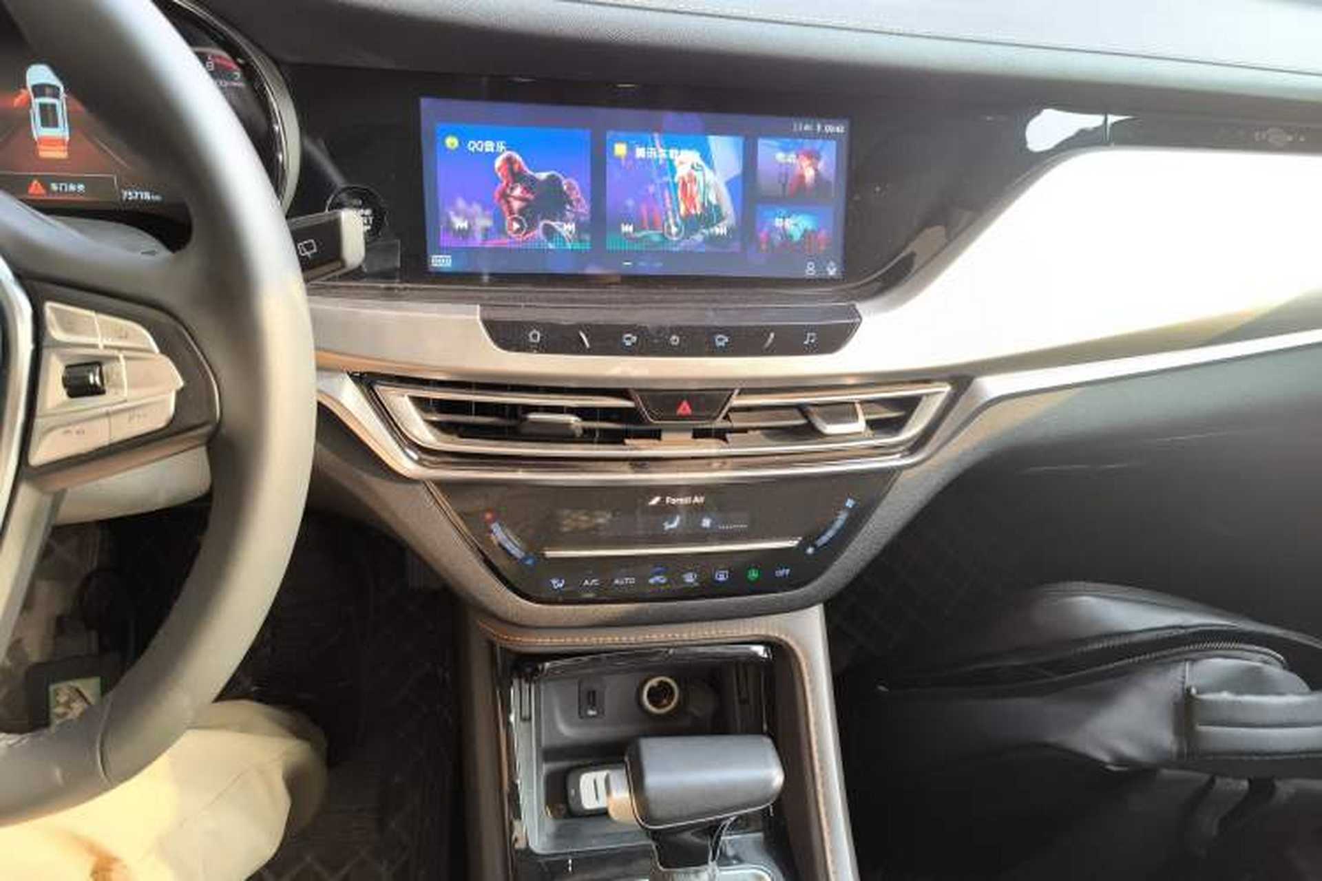 Used CHANGAN CS35PLUS 2018 1.6L Automatic Smart Connect Version China V Standard Audio And AC Panel