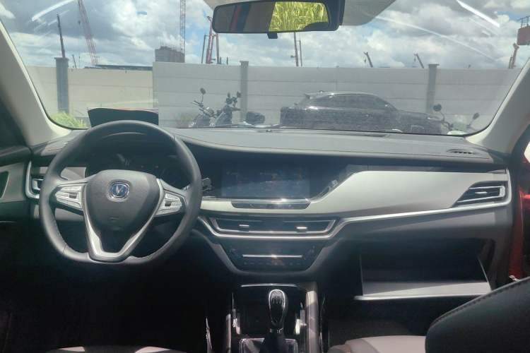 Used CHANGAN CS35PLUS 2018 1.6L Manual Cool Edition China V Standard Center Console