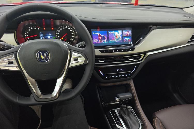 Used CHANGAN CS35PLUS 2018 1.6L Automatic Coolline Version China V Standard Center Console