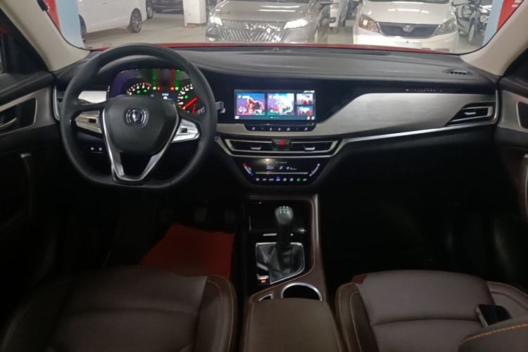 Used CHANGAN CS35PLUS 2018 1.6L Manual Smart Connect Version China V Standard Center Console