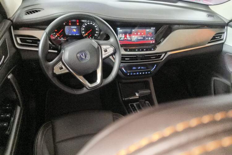 Used CHANGAN CS35PLUS 2018 1.6L Automatic Changlian Edition China V Standard Center Console