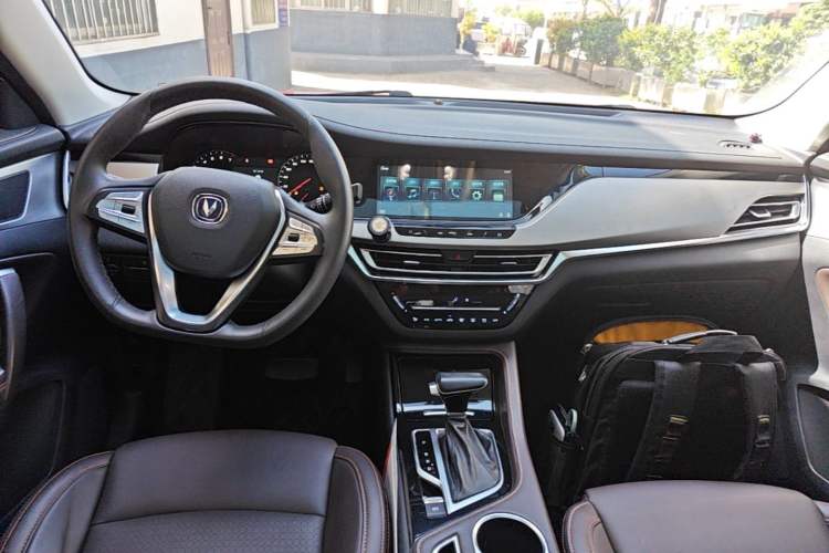 Used CHANGAN CS35PLUS 2018 1.6L Automatic Changlian Edition China V Standard Center Console