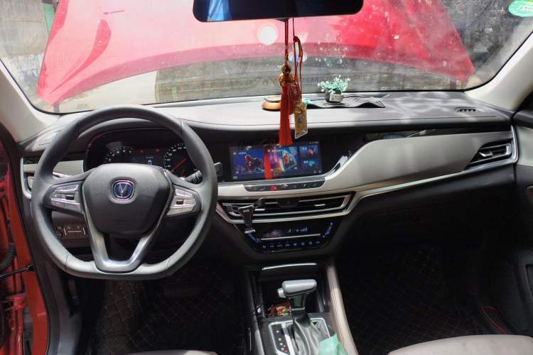 Used CHANGAN CS35PLUS 2018 1.6L Automatic Coolline Version China V Standard Center Console