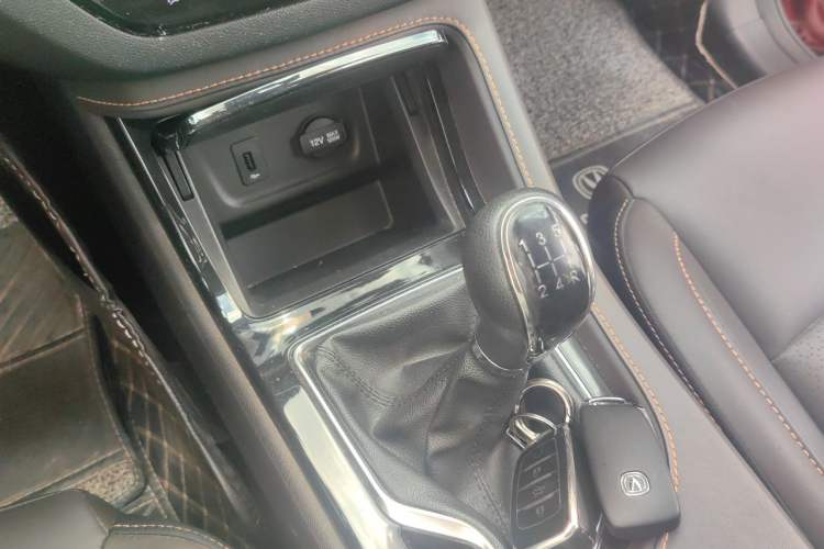 Used CHANGAN CS35PLUS 2018 1.6L Manual Cool Edition China V Standard Gear Lever