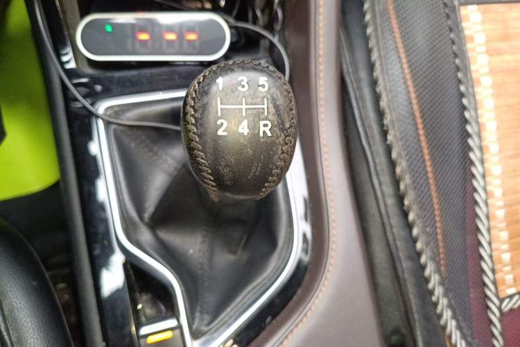 Used CHANGAN CS35PLUS 2018 1.6L Manual Smart Connect Version China V Standard Gear Lever