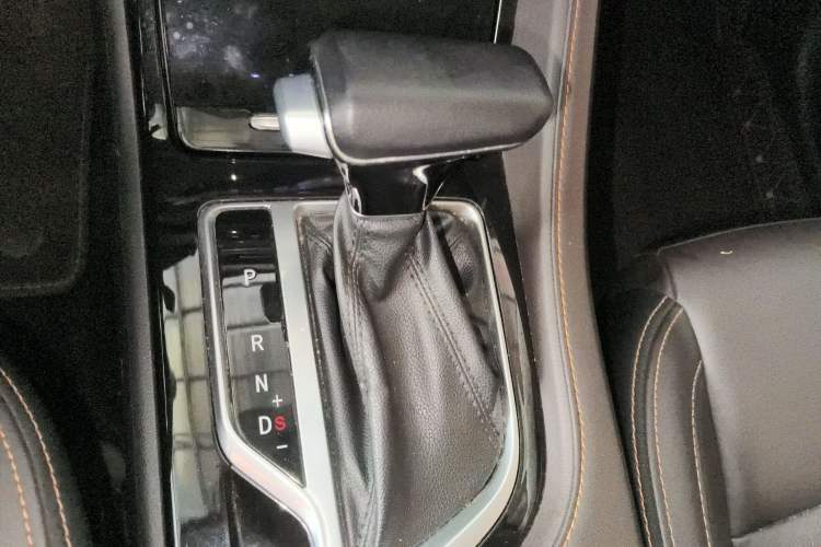 Used CHANGAN CS35PLUS 2018 1.6L Automatic Changlian Edition China V Standard Gear Lever
